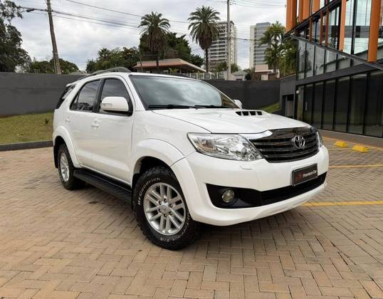 TOYOTA HILUX SW4 3.0 SRV 4X4 16V TURBO INTERCOOLER DIESEL 4P AUTOMÁTICO TOYOTA HILUX SW4 3.0 SRV 4X4 16V TURBO INTERCOOLER DIESEL 4P AUTOMÁTICO